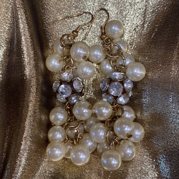 Pearl and Rhinestone pierced dangle earrings, gold hardware EUC - Picture 5 of 7
